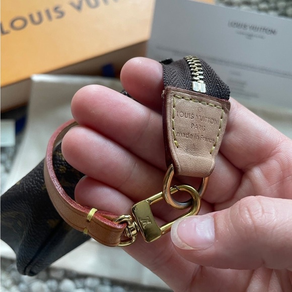 Louis Vuitton Monogram Pochette - Picture 2 of 7